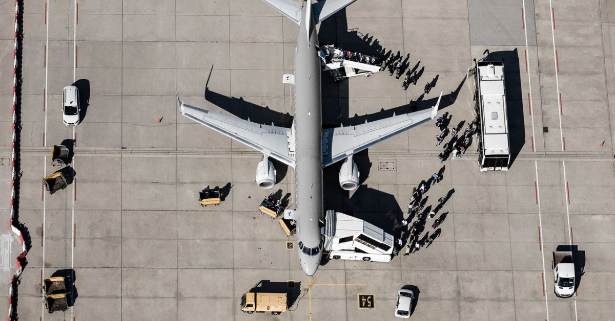 At Last, Physicists Confirm the Fastest Way to Board a Plane