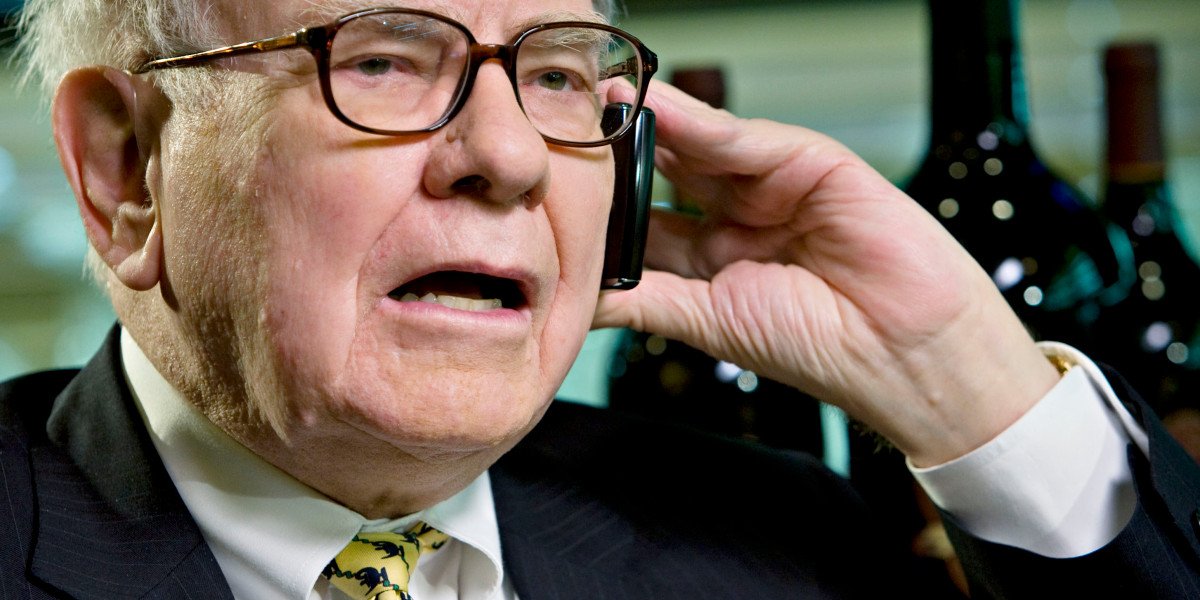 Warren Buffett finally swapped his flip phone for an iPhone